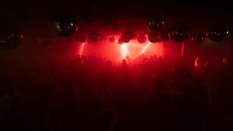 Listen to dance and house music online at IntenseRadio.net